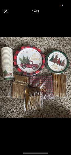 Christmas Plates Set Serves 24