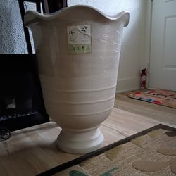 Allen And Roth 24in. Planter