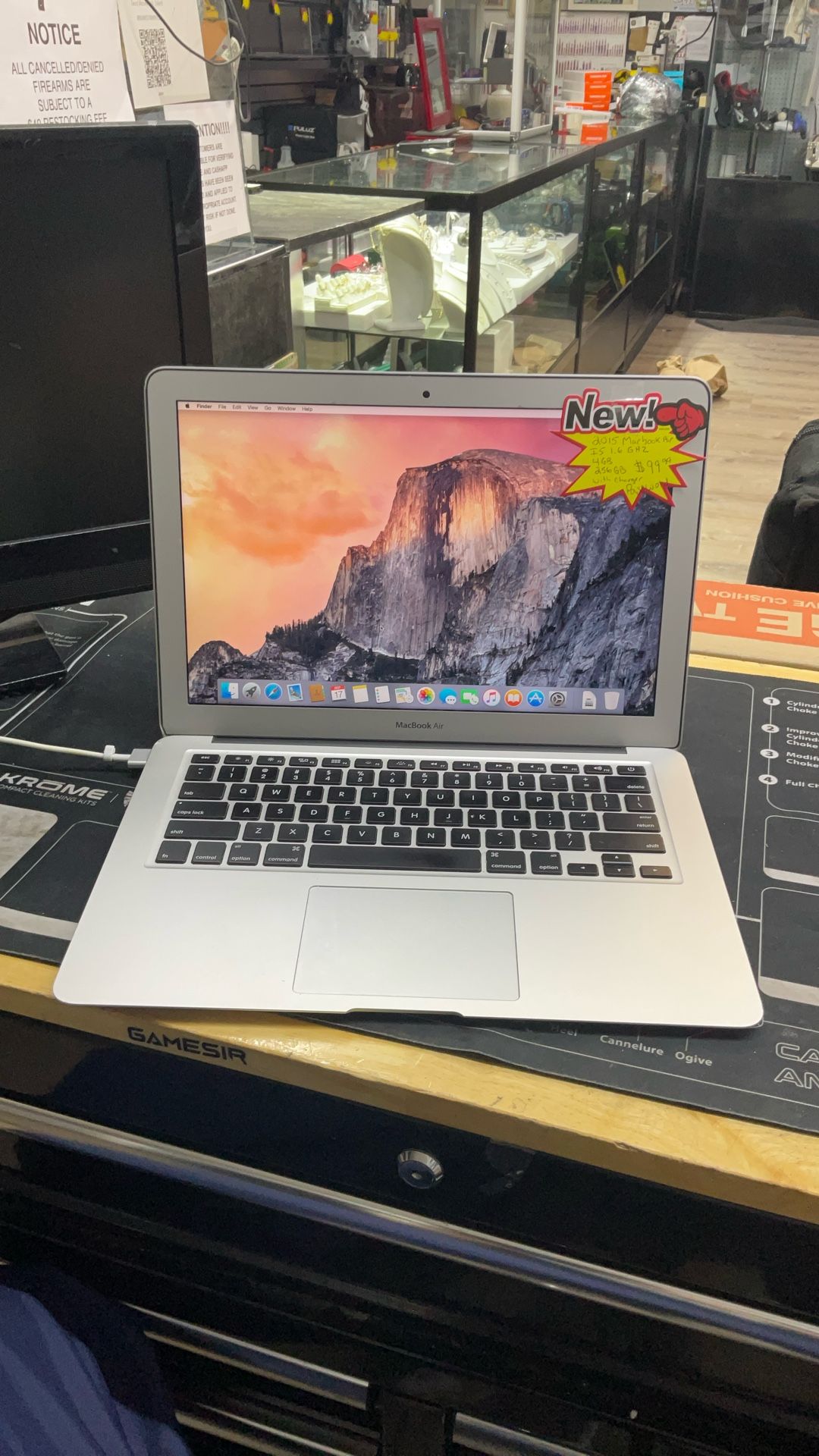 2015 MacBook Air 256Gb W/ Charger