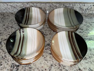 Dinnerware Set (24 pieces)