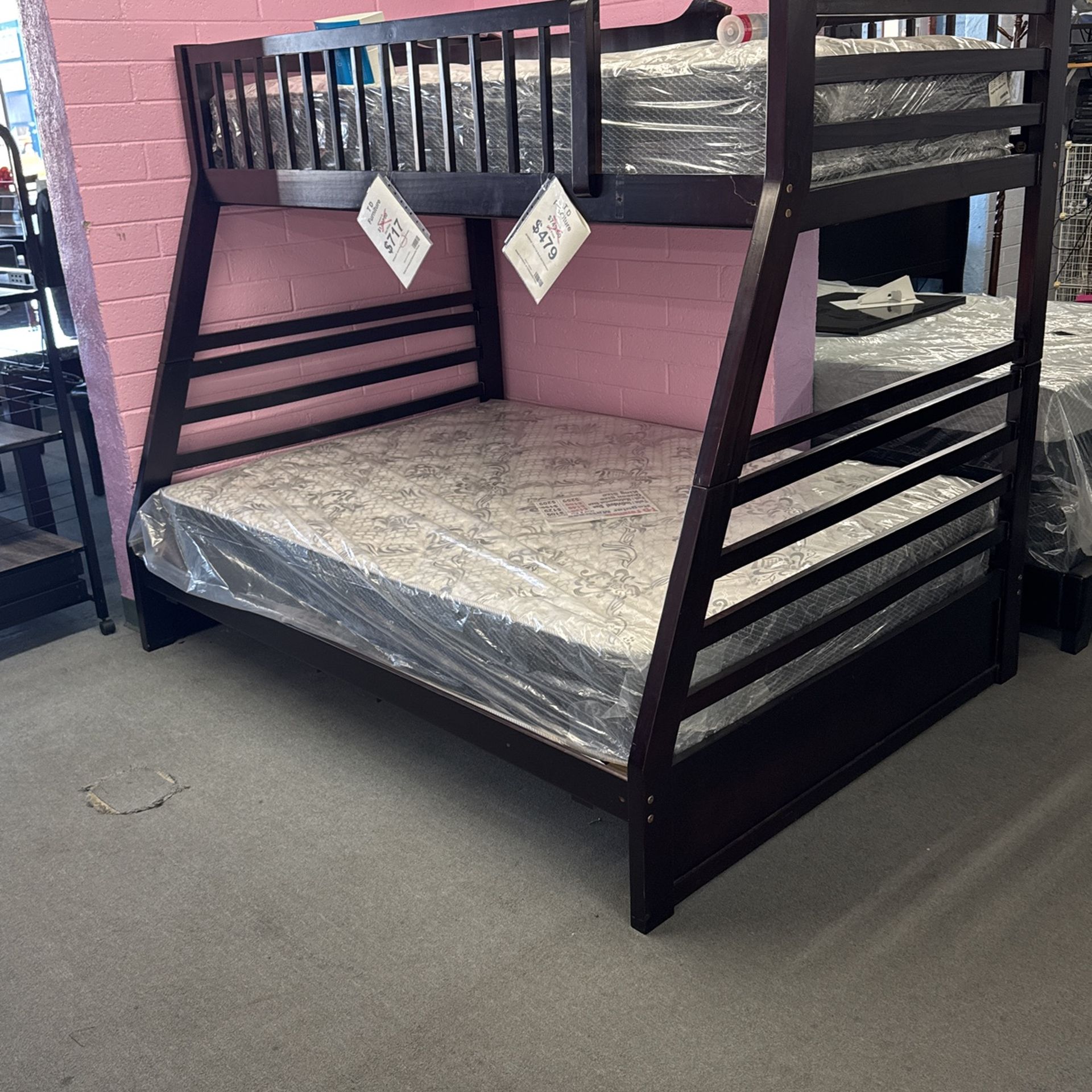 Bunk Bed Twin/Full / mattresses sold separately