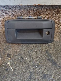 Tailgate handle