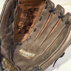 Rawlings Baseball Glove