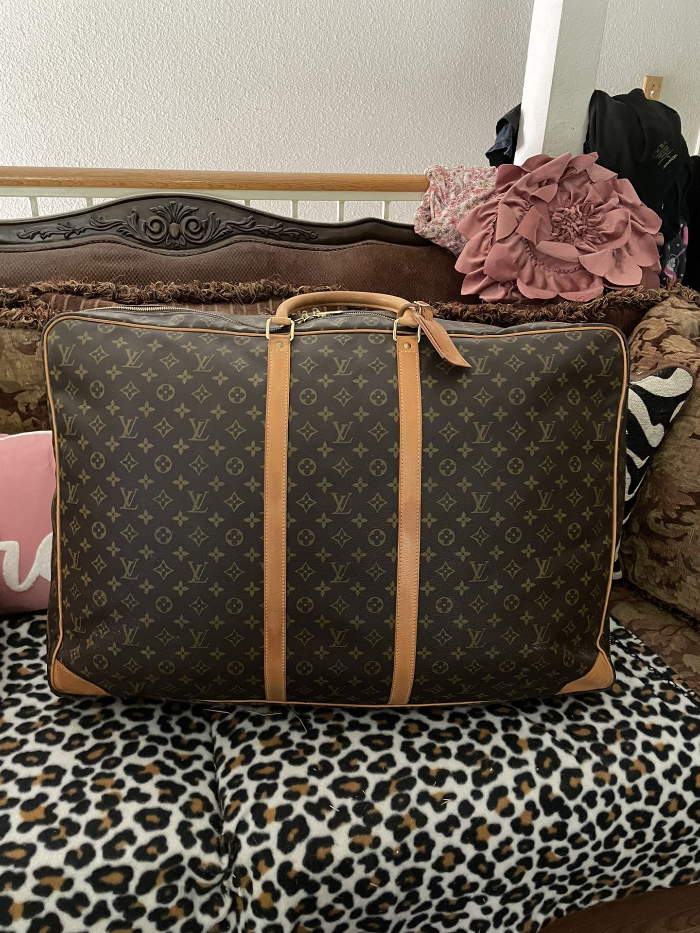 personlighed Rengør soveværelset Kostume Louis Vuitton Sirius 70 Luggage Authentic French Vintage for Sale in  Pflugerville, TX - OfferUp