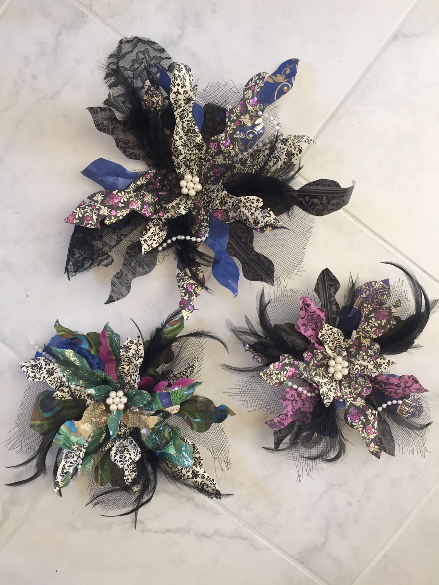 Decorations. Party. Feather. Pearl. Paper pinwheels