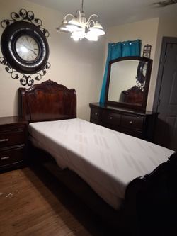 Recámara twin completa incluye cama box colchón peinador y buró de madera