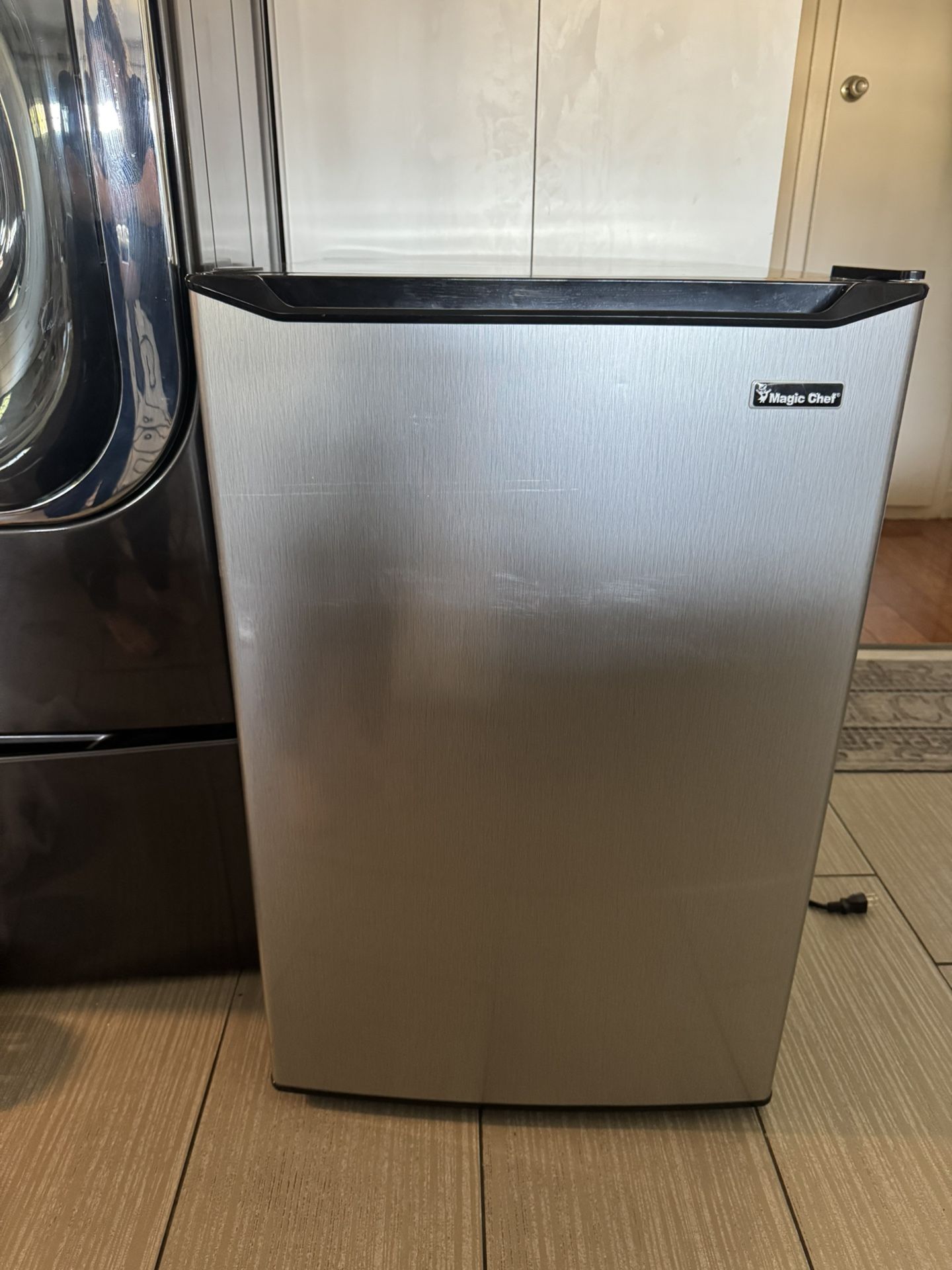 Magic Chef 4.5 CUFT mini fridge