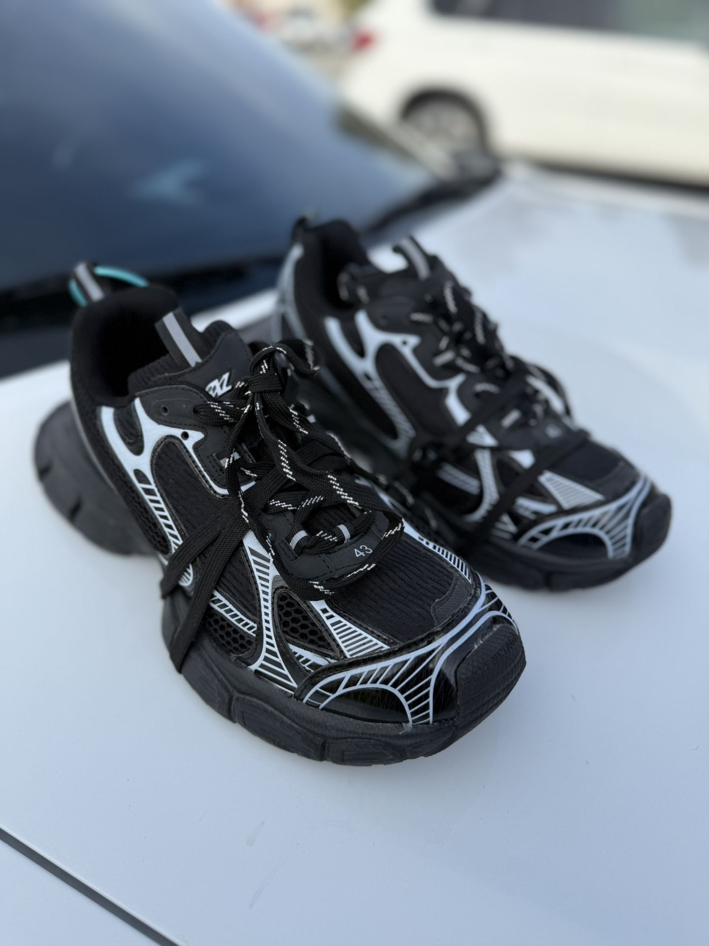 Balenciaga 3XL (never worn)