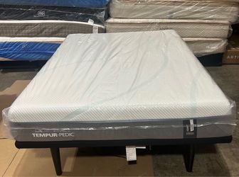 TempurPedic TEMPUR-Adapt® Medium Queen Mattress + EASE Adjustable Base