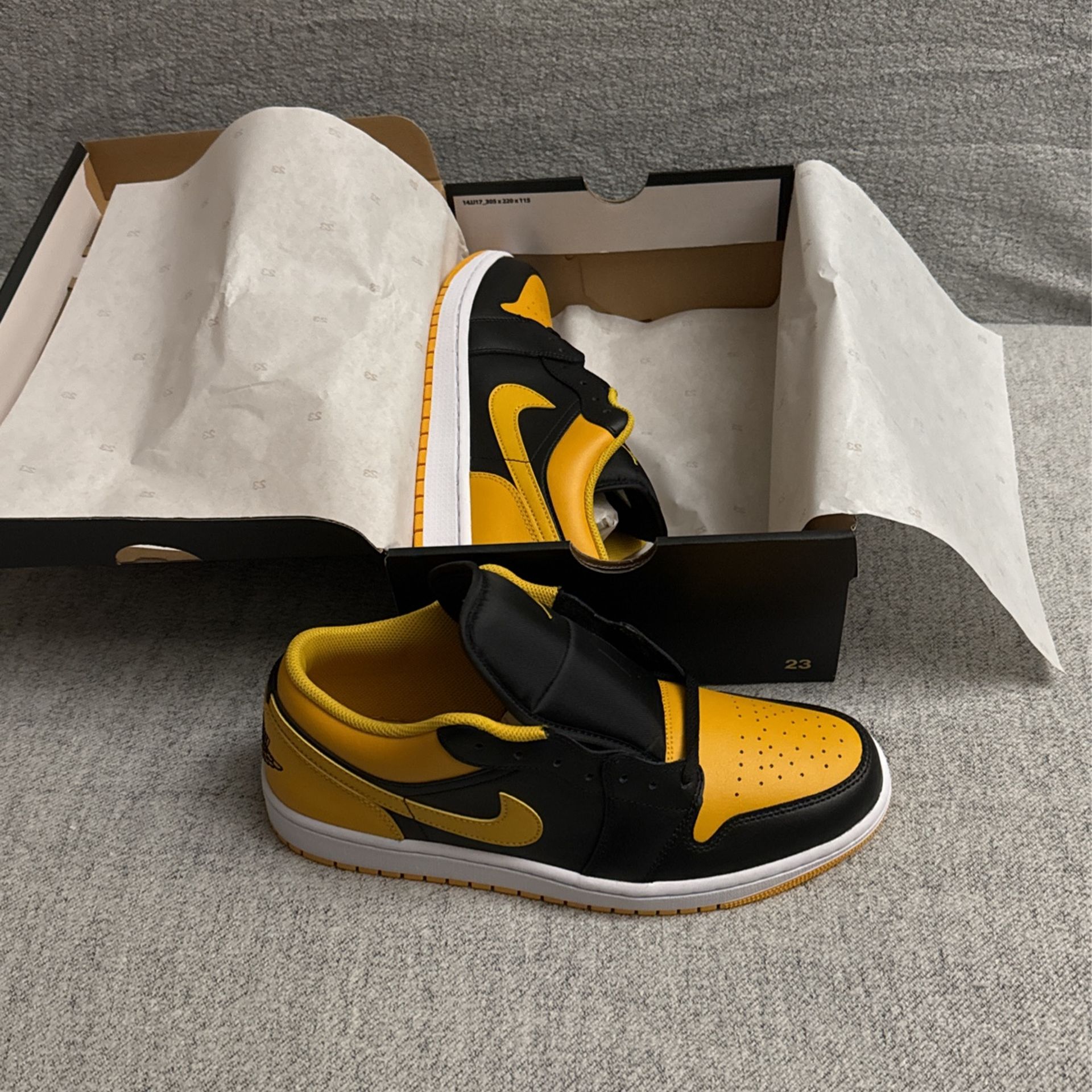 Jordan 1 Low, Yellow Toe “Brand New”