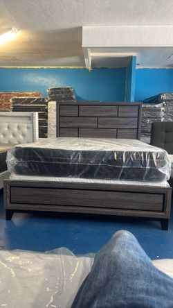 Queen bed frame with pillow top mattress 499
