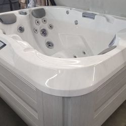 Jacuzzi J315 Hot Tub – Including DELIVERY & WARRANTY