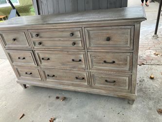 Gray dresser w/mirror and full frame