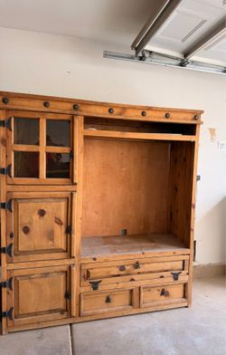 Entertainment center