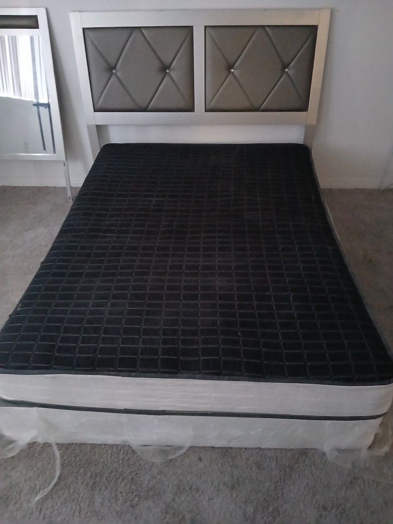 Queen Size Mattress With Spring Box 
