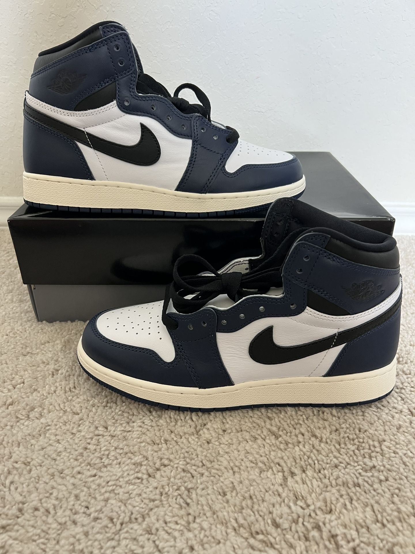 Air Jordan 1 High Midnight Navy Blue Sneakers