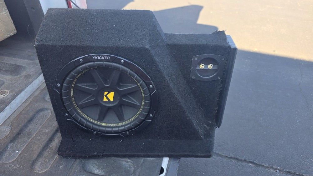 Kicker Single 10" CompC Subwoofer Loaded Enclosure 600W Peak 2 Ohm