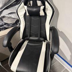 Vibrating Gaming Chair 