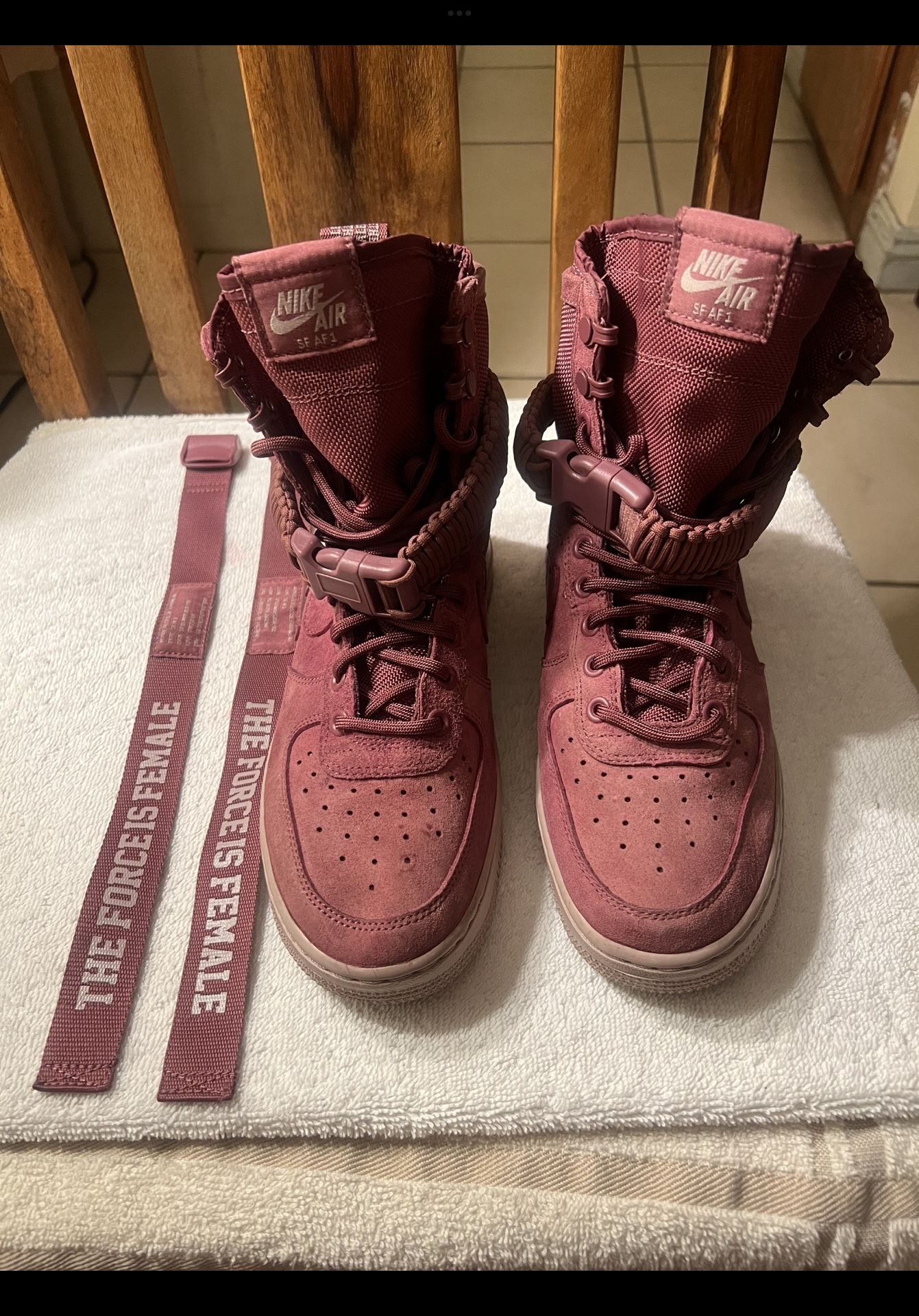 Women’s Nike Air Size 7 Air Force 1 Vintage Wine