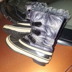 Newsporto Smow Boots   Size 6