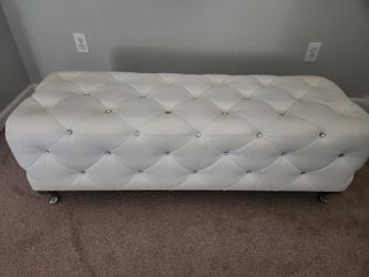 Tufted Bench.