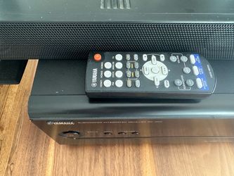 Yamaha soundbar and subwoofer with remote