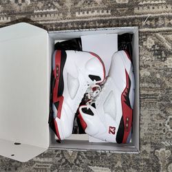 Jordan 5 Retro Fire Red Black Tongue size 10.5 men new