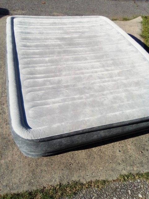 Queen Intex Air Mattress New