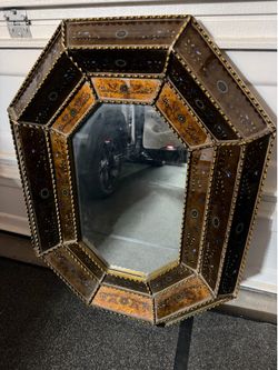 Beautifully crafted Wall Mirror