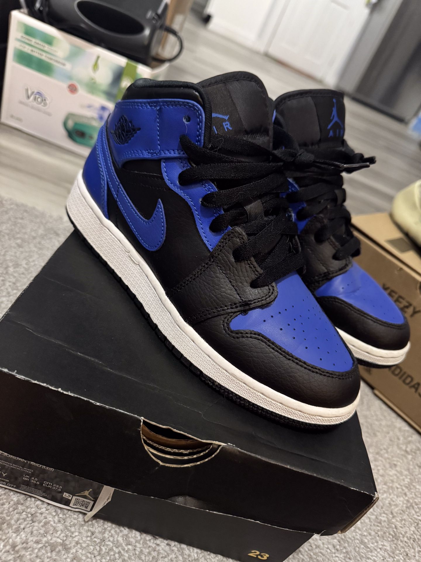 Jordan 1 Mid Royal Blue