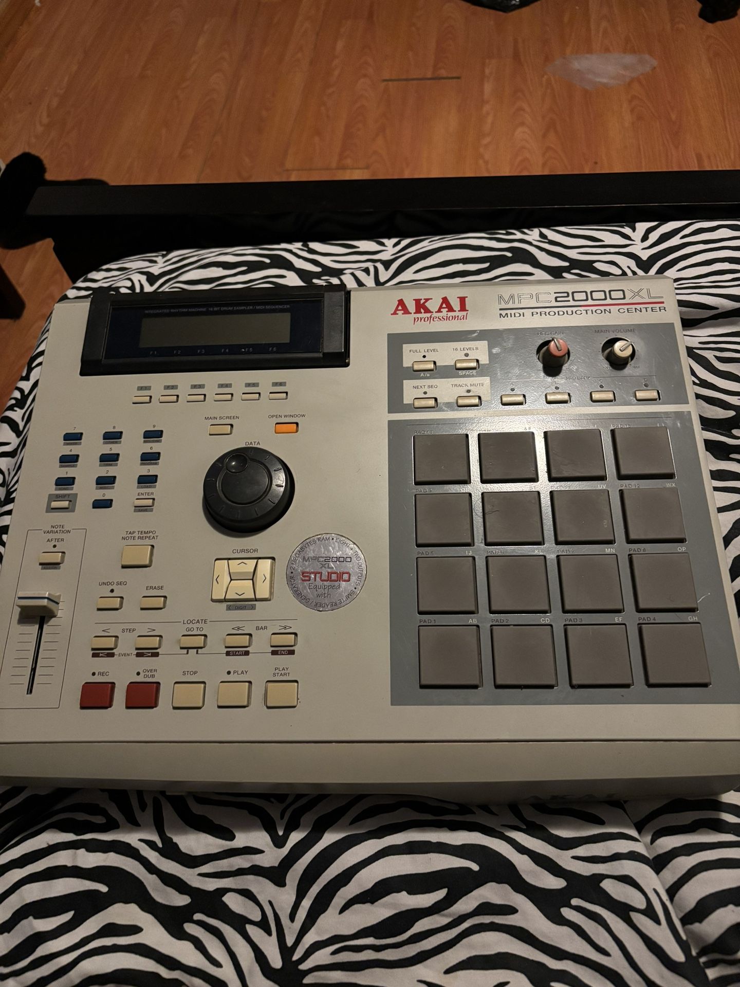 Akai MPC 2000XL