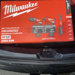 Milwaukee M12 3 tool combo kit, batteries charger and bag include