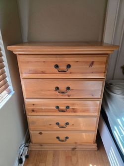 Wood 5 drawer Dresser