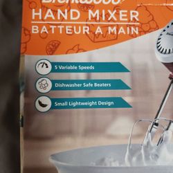 Brentwood Red 5-Speed Hand Mixer (New in Box)