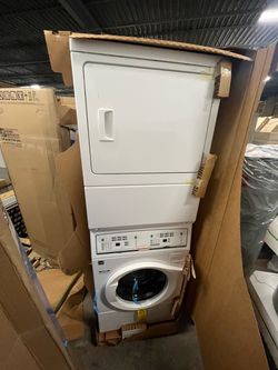 Speed Queen Stacked Washer and Gas Dryer LTGE5ASP115TW01