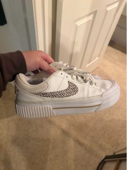 Women’s Nike 8 $5
