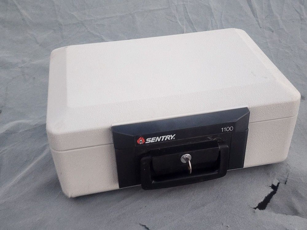Sentry 1100 Safe Lock Box With Key