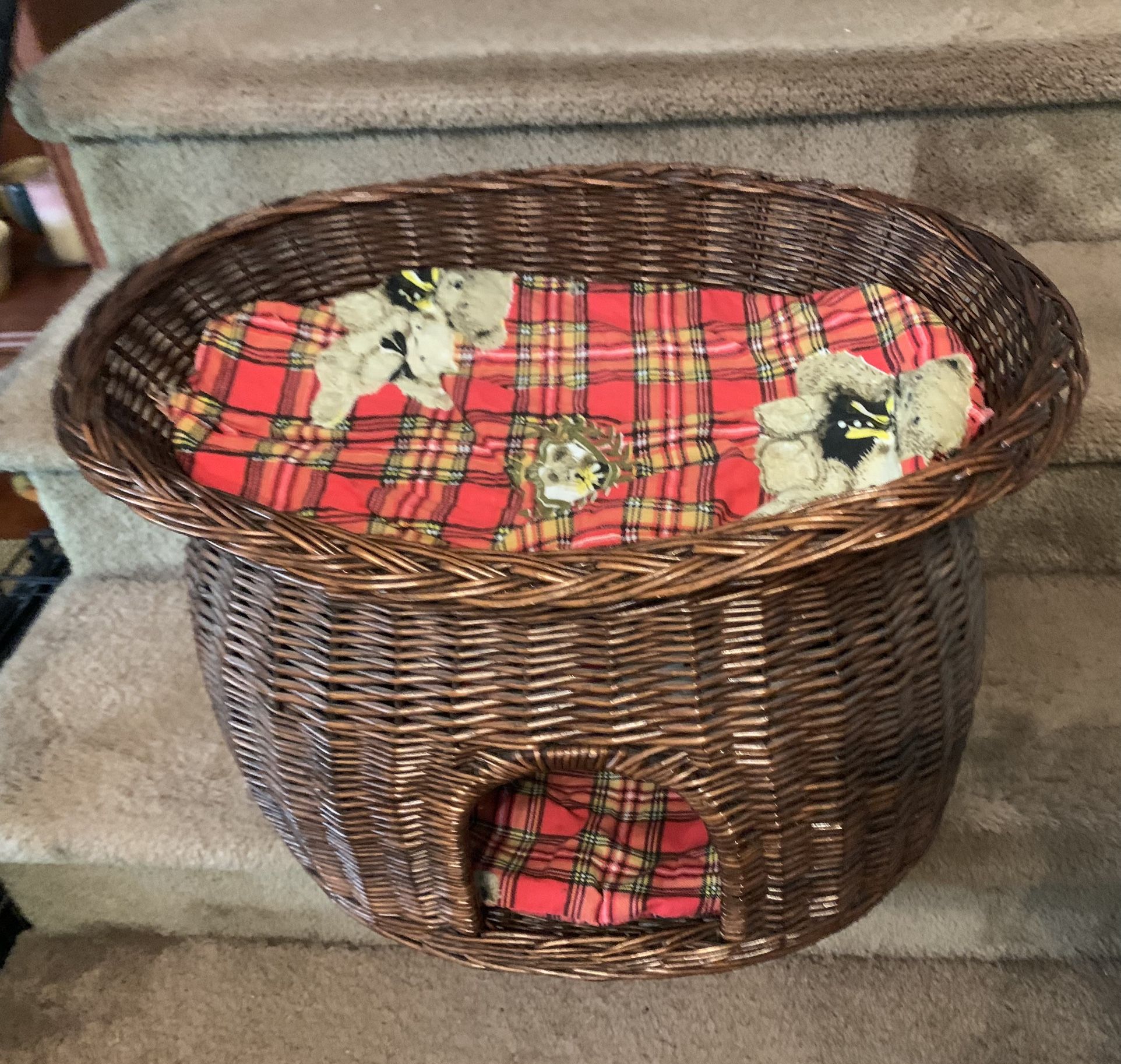2 Tiers Rattan Woven Large Pet Bed Breathable Wicker Basket Cat House