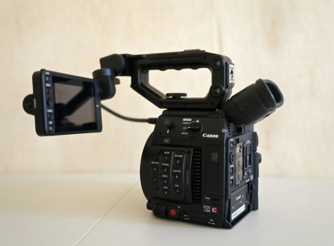 Canon C200