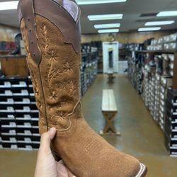 Women’s Rough-Out Boot
