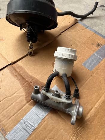 1998 Mitsubishi Eclipse 2g Brake Booster and Master Cylinder NON ABS