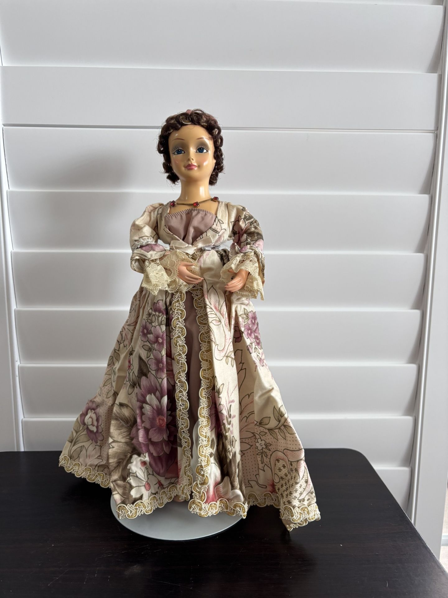 Collectible Brinn’s Porcelain Dolls – Abigail Adams