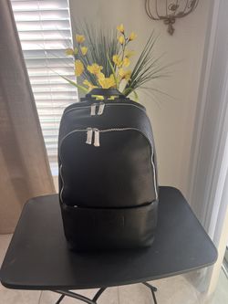 Brand New Leather Travel Bag Pack. Nuevo Bulto De Viaje De Cuero.