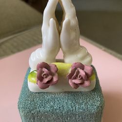 Praying Hands Statue 