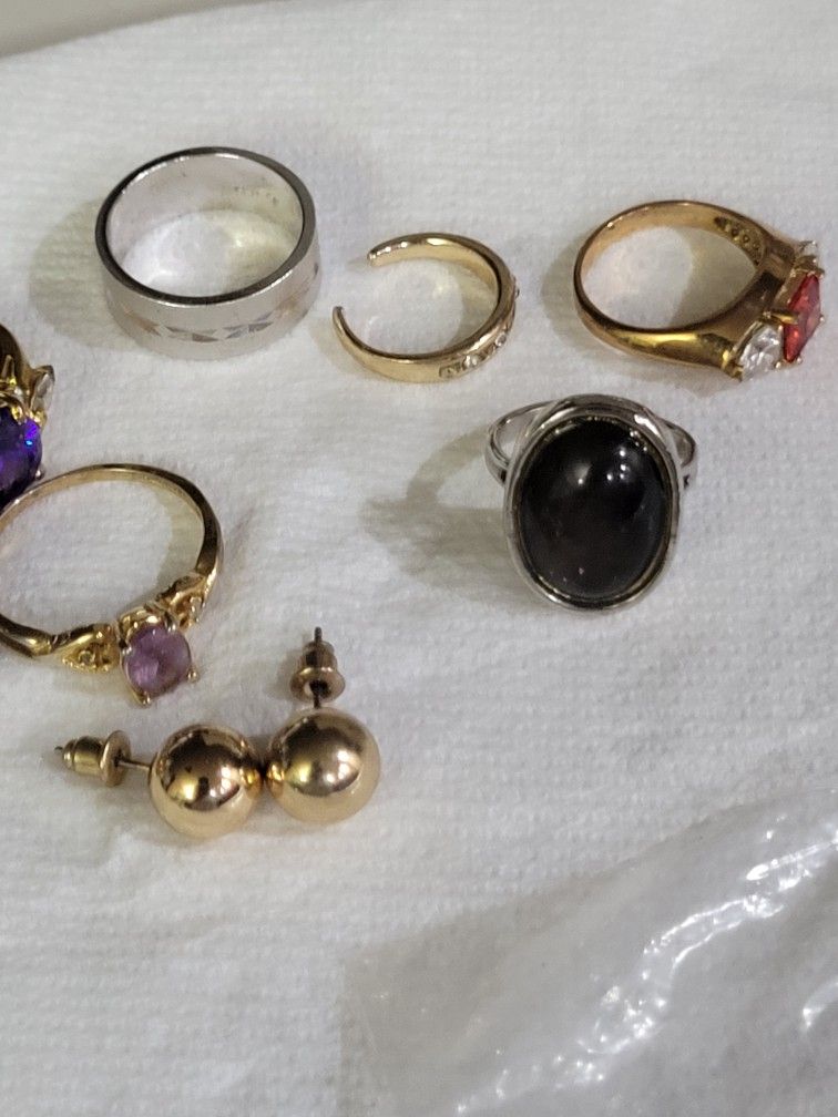 Jewelry Rings and An Earrings 