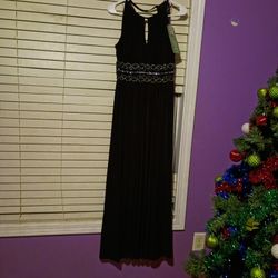 Elegant Black Maxi Dress with Beaded Waist & Lower Back Slit – New – Size 6