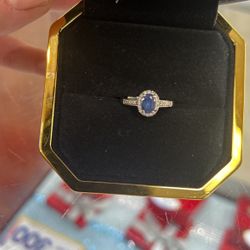 18K Lady’s White Gold Ring 