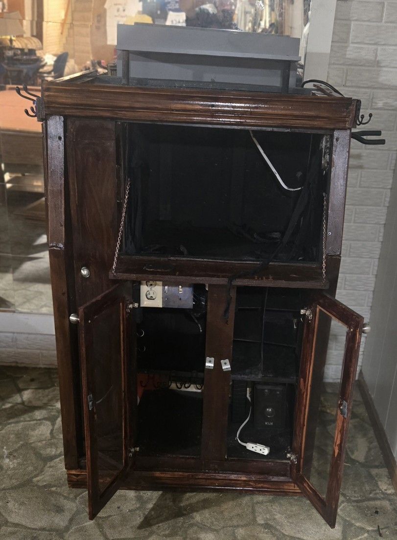Cabinet For Amplifier And Guitar Accessories