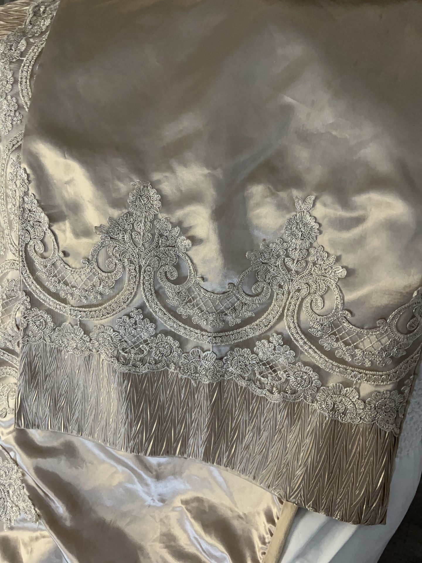 Gorgeous  Set Pillow Case Shames With Matching Bedspread  Duvet Style