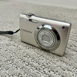 Nikon Coolpix S3000